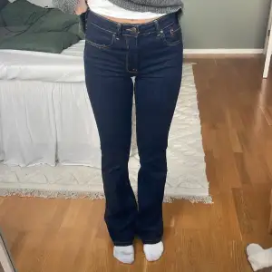 Bootcut jeans - zara - storlek 36 - jag är 170 
