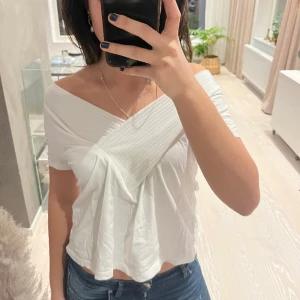Off shoulder topp - Vit tröja som är justerbar. Bra skick. 