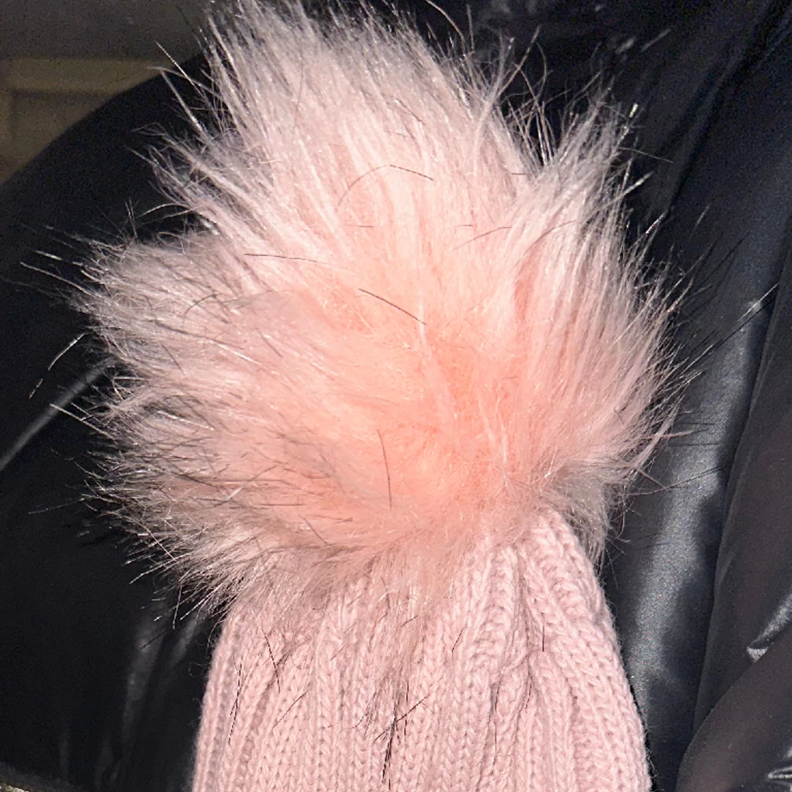 Fin moncler mössa  - 90