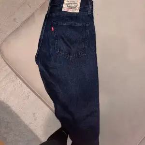 Knappt använda Levis jeans för män modell 551Z 