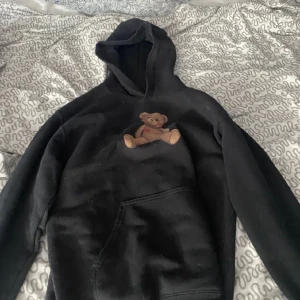 Hoddie - Super skön o mysig, använd rätt mycket men inga defekter