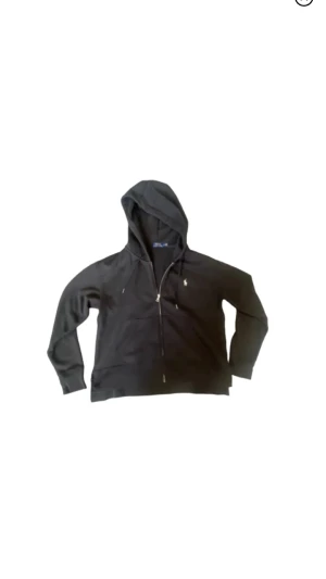 Ralph lauren zip up - Bilderna är från han jag köpte av. Säljer då den var för liten för mig. Står M men skulle säga att den är mer S