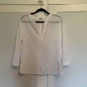 Vit blus/skjorta från Filippa K i storlek S. Aldrig använd.