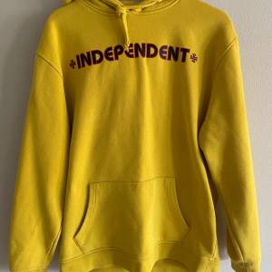 Söljer nu min Independent hoodie då det inte är riktigt min stil längre, sparsamt använd och inga skador eller fläckar. Den köptes ny av mig så bara en ägare. Den har riktigt fet backprint.