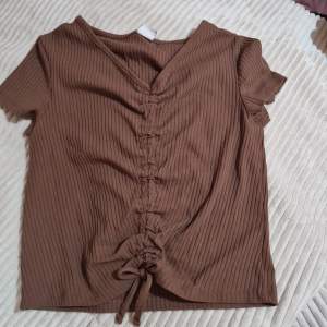 En brun tröja