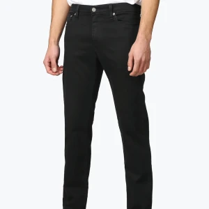 Levis jeans 511 - Säljer ett par jeans från Levis i modell 511. Dessa kommer för närvarande inte till användning och är nästintill oanvända och har därför inte tappat sin svarta färg som många svarta jeans kan göra. Kan skicka fler bilder vid intresse ☺️