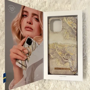 Ideal of Sweden mobilskal iPhone 12 Pro Max - Säljer ett oanvänt mobilskal från Ideal of Sweden, med tillhörande kartong då jag råkat beställa till fel mobil 💖  Mobil: IPhone 12 Pro Max Färg: Sparkle Greige Marble  Ord pris 299 kr