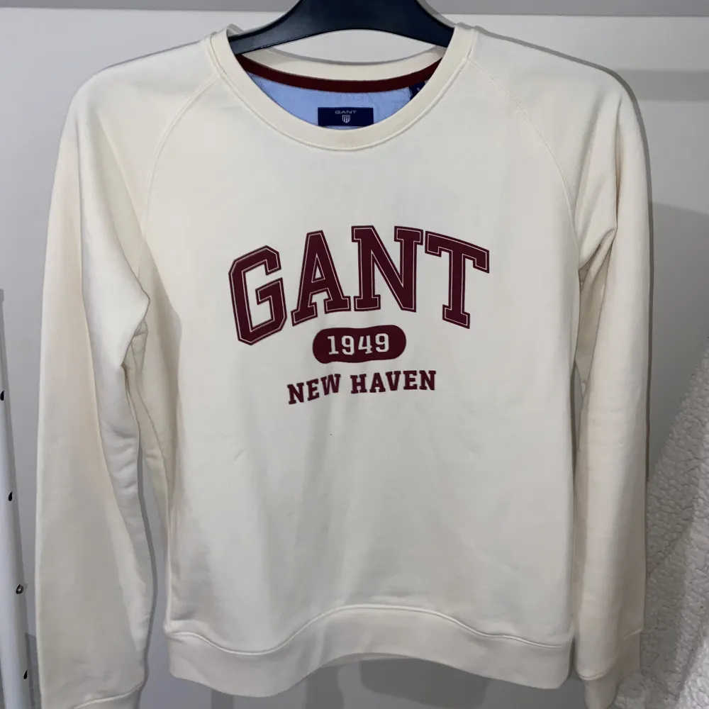 Gant tröja i strl S Aldrig använd, lappen är kvar 800kr. Yläosat.