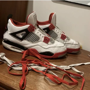 Jordan 4 - Tja säljer dessa Jordan 4 använda helt okej skick 6/10