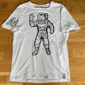 Billionaire boys club T-shirt  - En riktigt fet billionaire boys club T-shirt som är i ett använt men bra skick. Passar storlek medium.