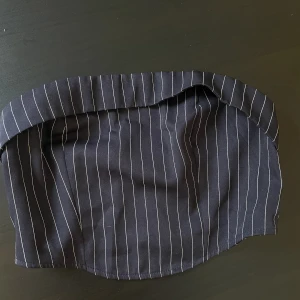 Korsett topp - Marinblå med ränder. Skulle säga M för den är lite stor.