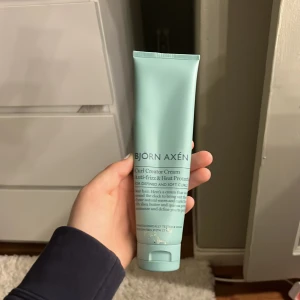 curl cream  - säljer denna curl cream från björn axén då den inte funkade så som jag ville på mitt hår, det är mer än hälften kvar❤️ 190kr nypris och mitt pris 100kr❤️ skriv och fråga om ni undrar nått❤️