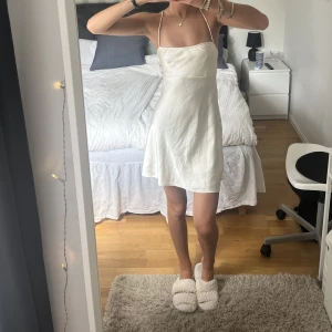 Klänning - Siden klänning ifrån Zara använd 1 gång🤍