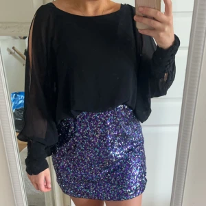 Festklänning  - Super fin festklänning med paljetter.