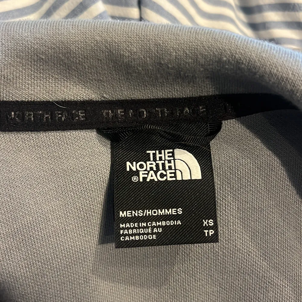 The North Face hoodie i XS Nypris: 1200kr Pris: 400kr Skick 8/10. Hoodies.