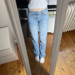 Säljer mina blåa icon jeans ifrån lager 157 i stl xs💕jättebra skick! Nypris 400kr💓