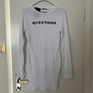 Långärmad klänning  - Helt ny!