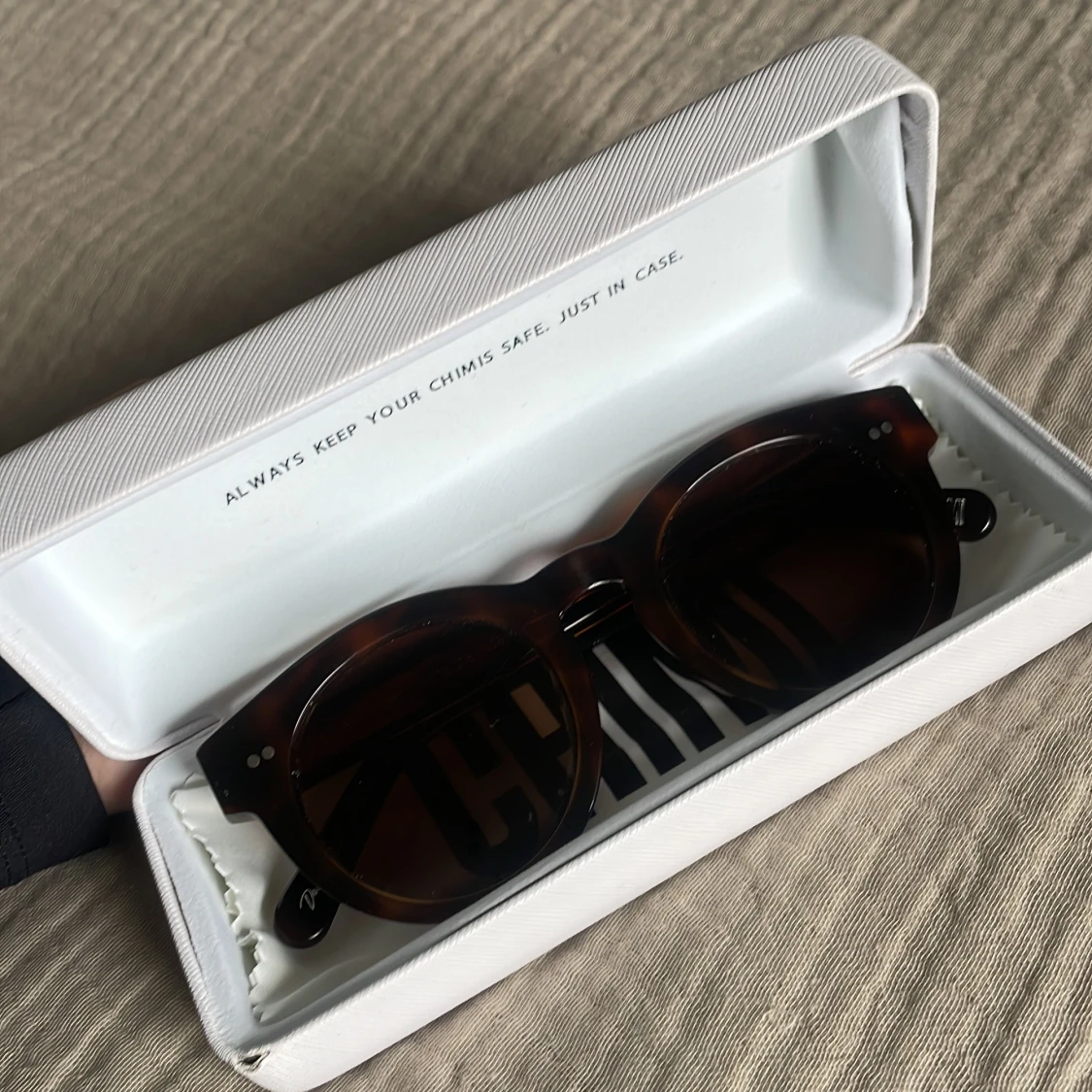 Chimi solglasögon 003 bruna tortoise