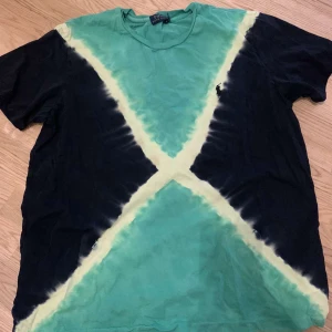 T-shirt  - Den är i bra skick och väldigt bekväm att ha på sig 