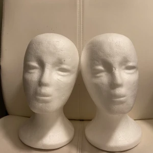 2st frigolithuvuden  - Säljer mina 2 frigolithuvuden som jag använde för mitt uf företag men inte använder längre 🥰