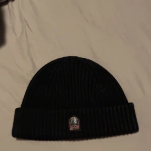 Parajumper mössa - Oanvänd parajumper möss