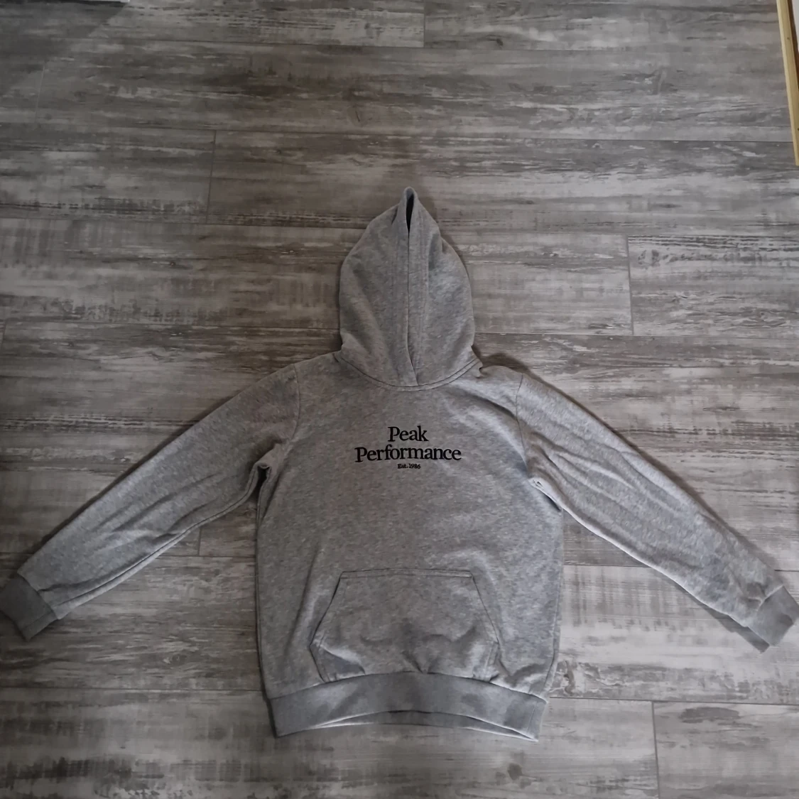 Peak performans ljusgrå tjocktröja