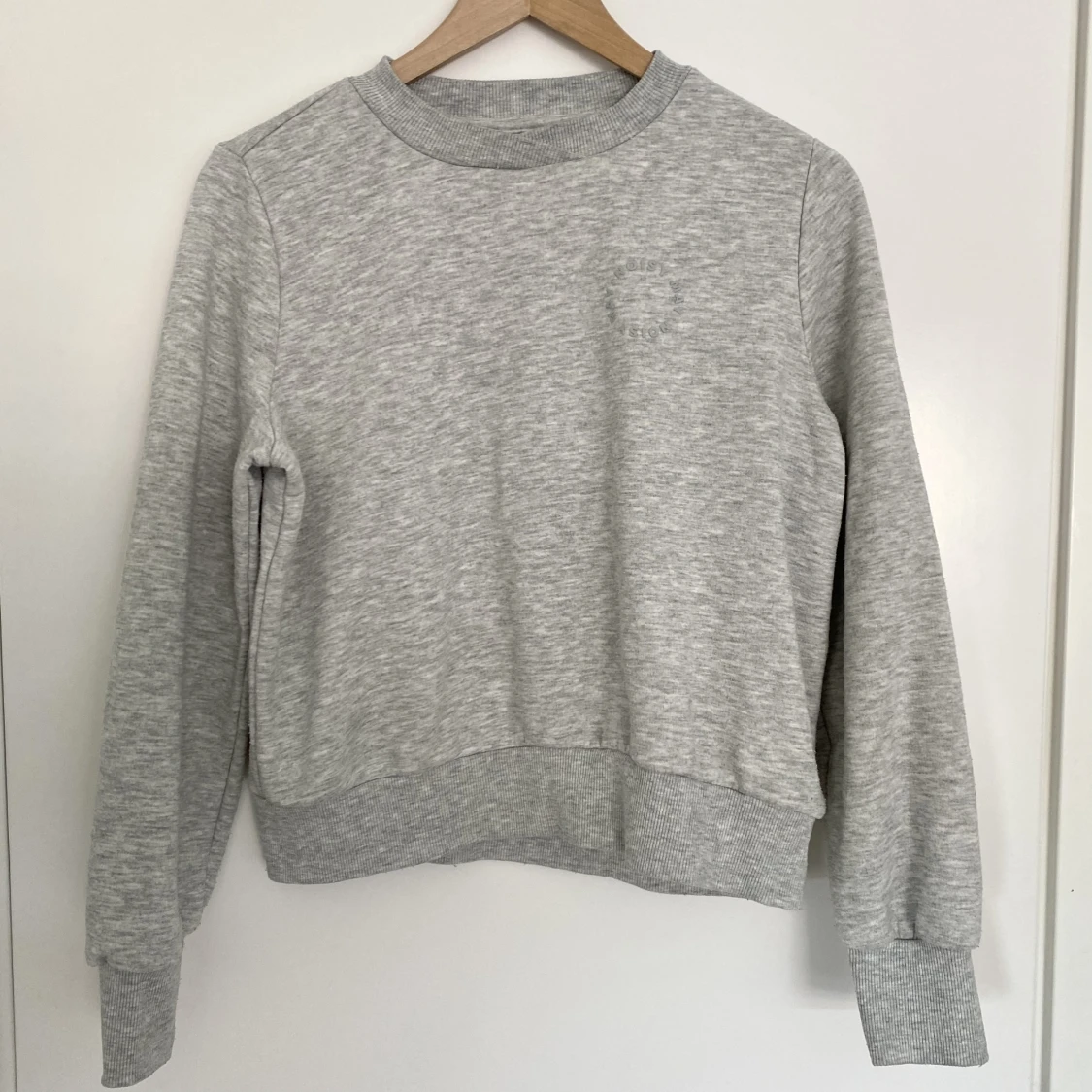 Grå sweatshirt från noisy may