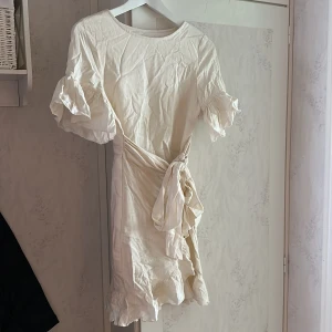 Linneklänning - Jättefin klänning i linne från Nakd. Storlek 34