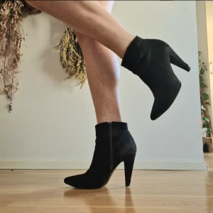 Stövletter  - Gott använda stövletter, men mpnga fler steg kvar! Stlk 38