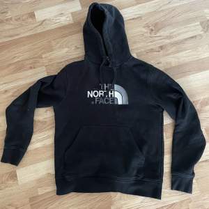Svart hoodie från The North Face 💓