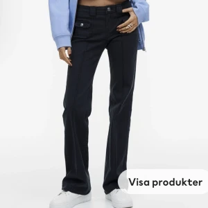 Super snygga jeanse  - Säljer mina helt nya svarta jeanse som är super populär och svåra att få tag i. Helt nya aldrig andvända lap kvar❤️