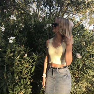 Gult linne - Gult linne. Passar även XS.💛