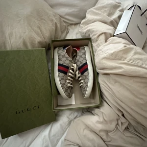 Gucci skor  - Säljer mina Gucci skor i mycket bra skick! Så pruta ej! 