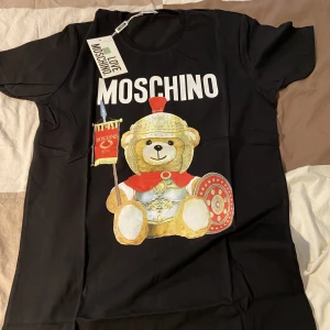 Moschino t-shirt - Moschino t-shirt 
