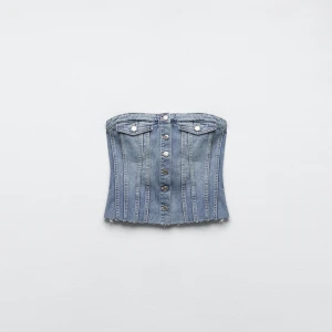 Jeans topp - Jag säljer denna helt oanvända, super snygga jeans topp från Zara. Perfekt nu till sommaren och funkat både till vardag och fest🤩