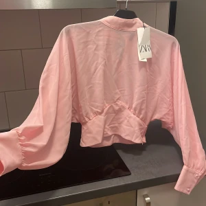 Zara blus - Jag säljer min Zara plus aldrig använd 