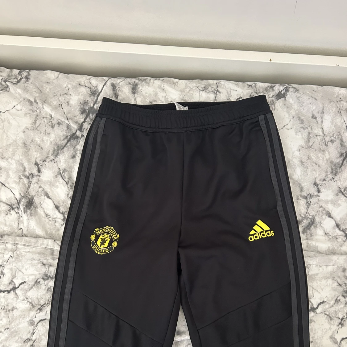 Adidas träningsbyxor