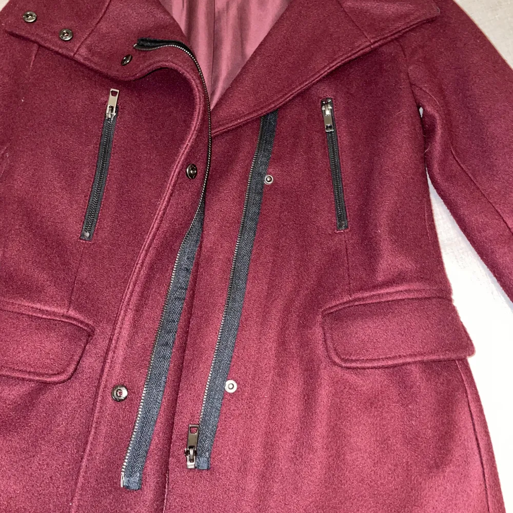 ***price negotiable*** Size: EUR S / USA S / MEX 26 Colour: Burgundy . Jackor.