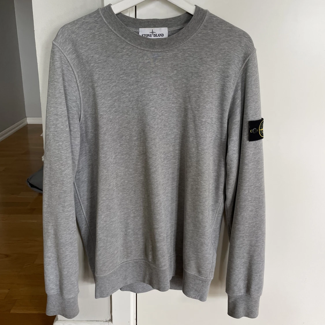 Ljusgrå Stone Island Crewneck - 90