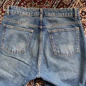 midwaist jeans  - midwaist jeans i bra skick!!