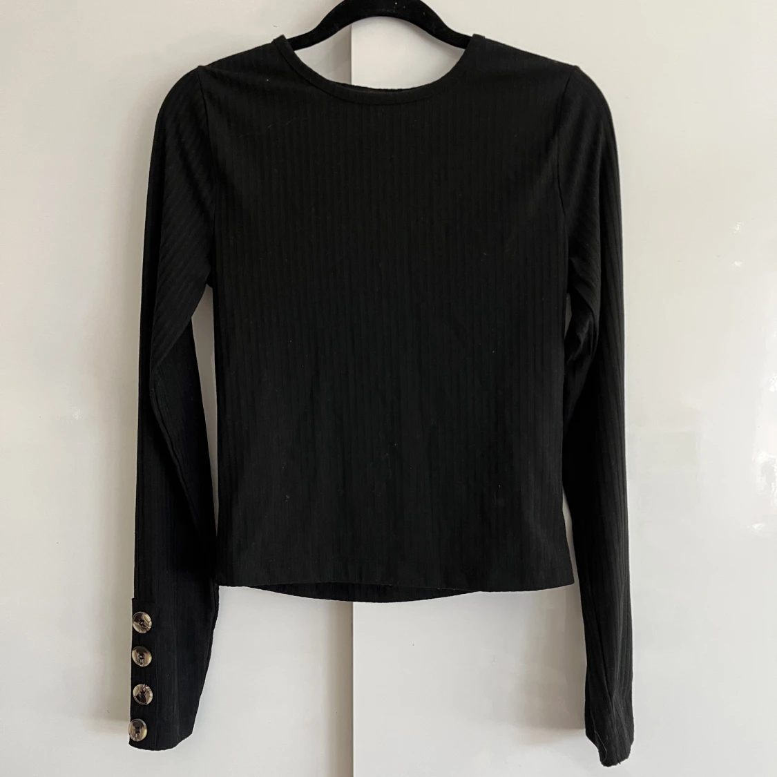 Ribbad tröja med knappar - 90