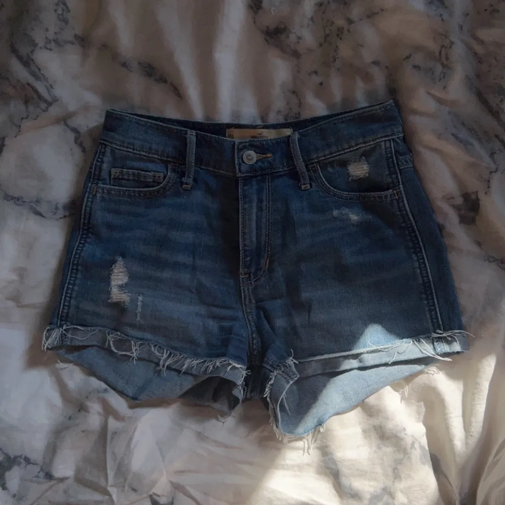 Super snygga shorts från Hollister, storlek 25💕💕 Helt oanvända 💗. Shorts.