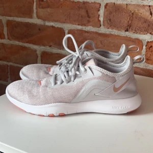 Träningskor från Nike - Träningsskor från Nike, nyskick🩷strl 39