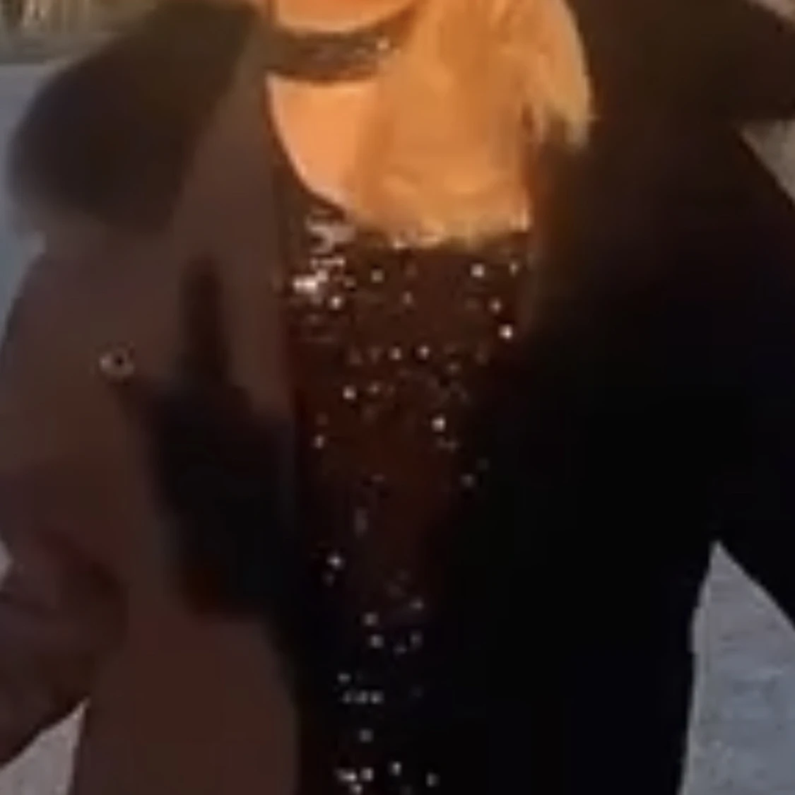 Glittrig klänning - 91