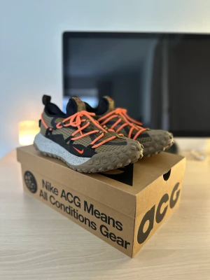 Nike ACG Mountain Fly Low GTX Gore-Tex 44 - Perfect conditions Like brand new Super durable and waterproof Cushy Hike trail run