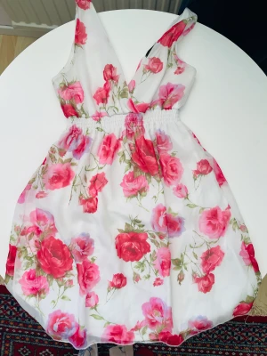 Vaker sommar klänning 👗 st. S - S klänning från SisterS Använd lite med kärlek 