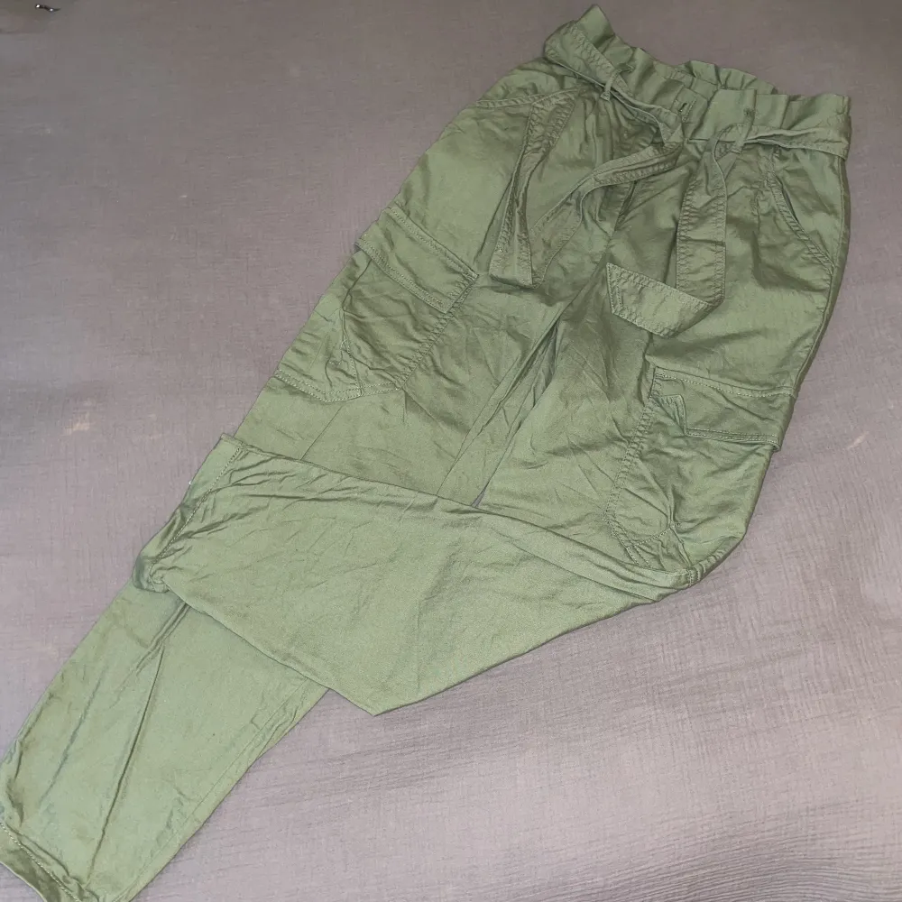***price negotiable*** Size: EUR 36 / UK 8 Colour: Olive. Jeans & Byxor.