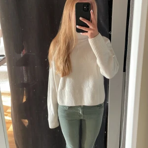 Tröja - Jätte fin stickad polo tröja som är enligt mig perfekt längd! 