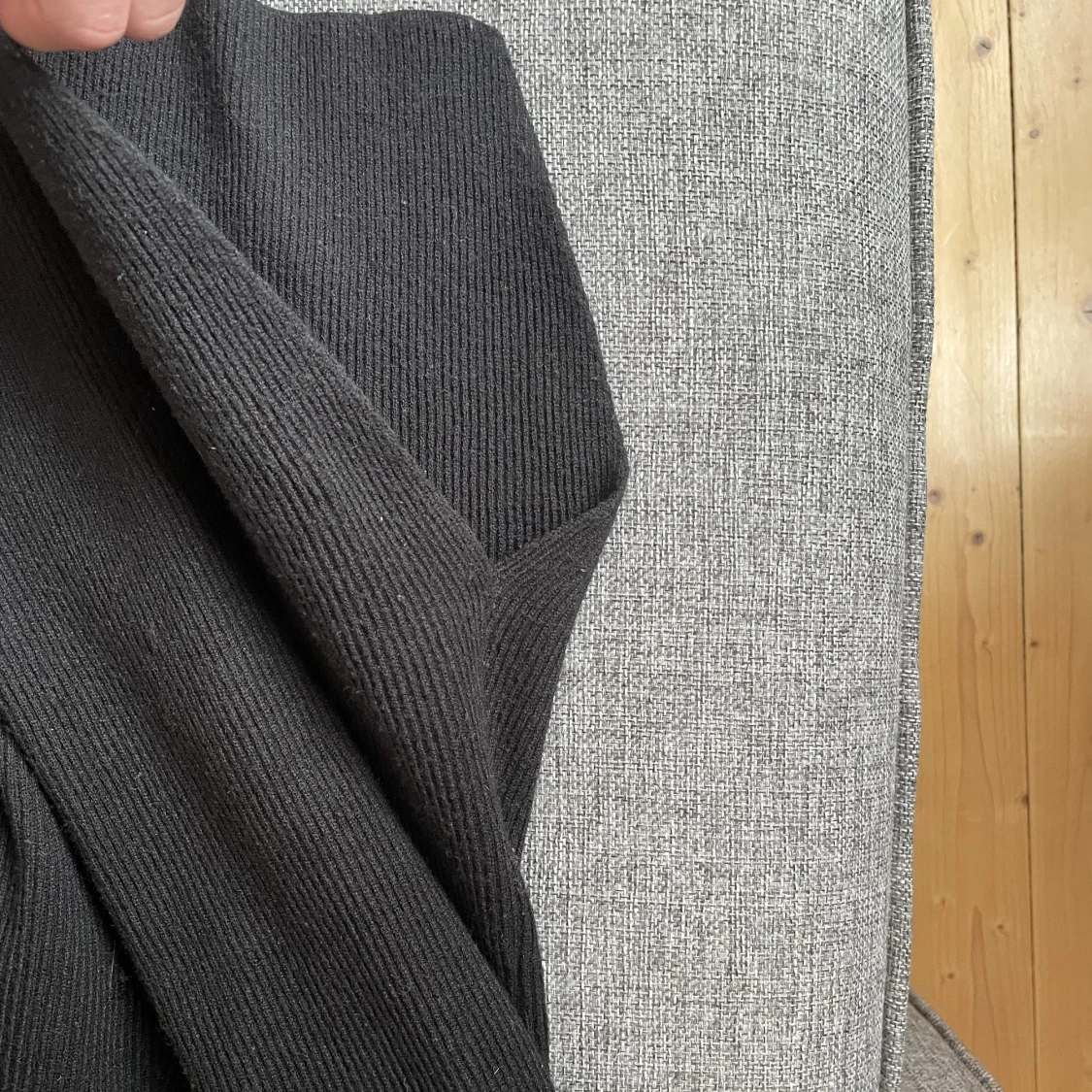 Ribbad svart tröja - 90