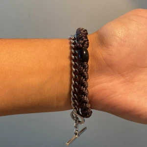 Knecki  - Svart kkneckki, passar till allt.  Nypris 30kr